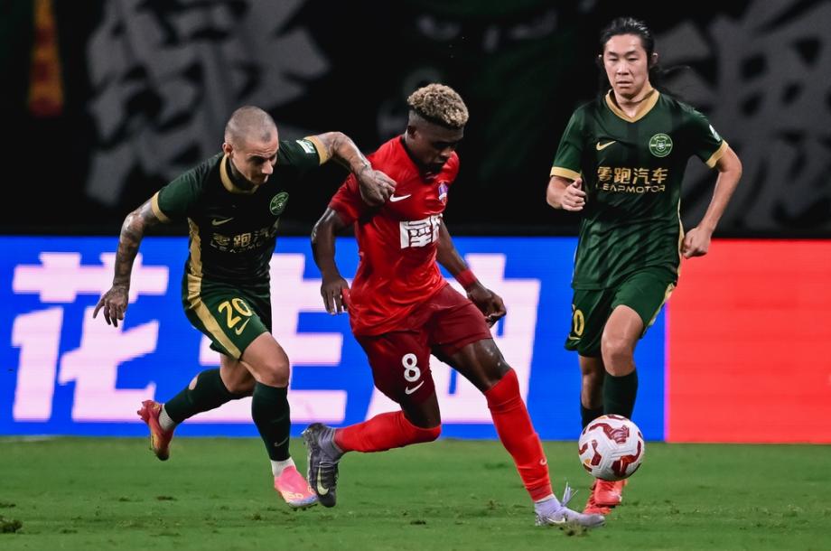 [图]王钰栋送点弗兰克3分钟双响 浙江队2-2梅州客家