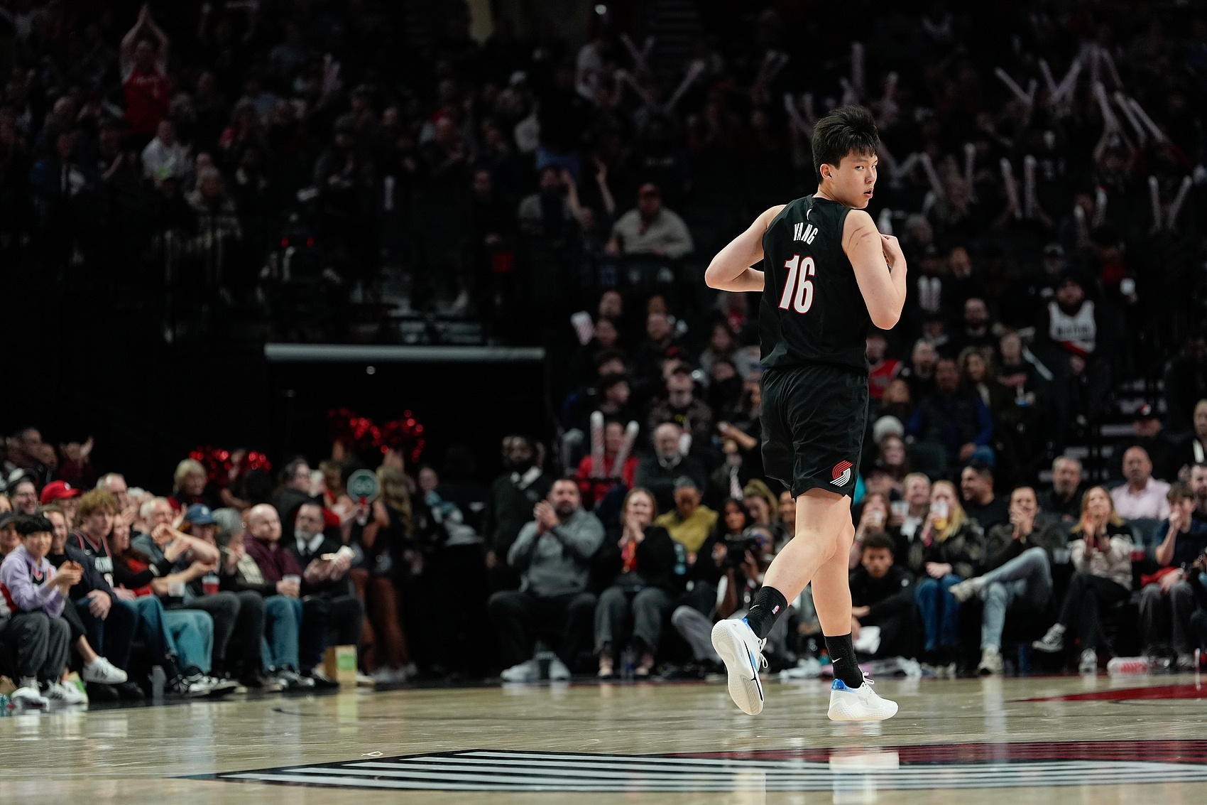 Kaiyun APP-【菜鸟】杨瀚森6分4板1帽+损失2000刀 克尼佩尔失准13分&三分6中1